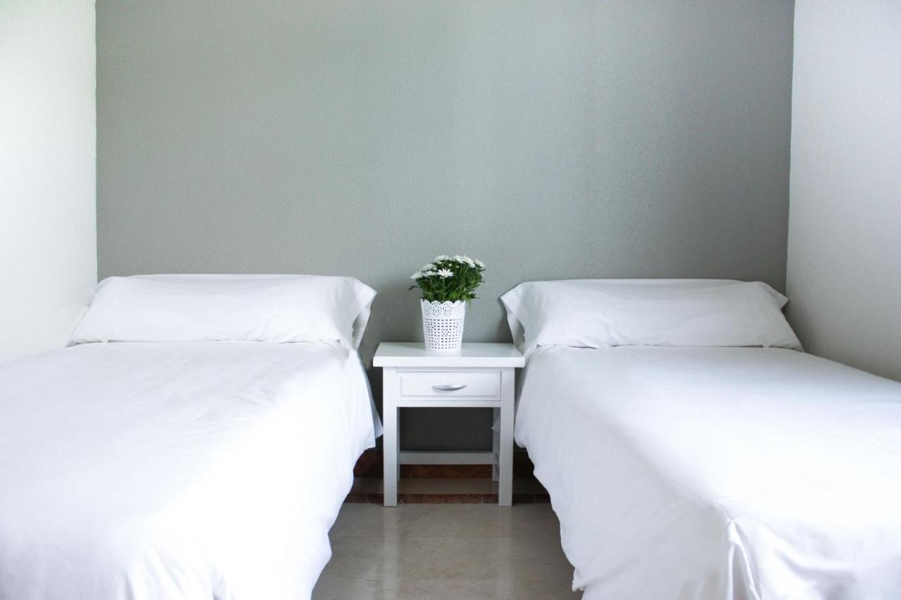 Hospedium Hotel Castilla Torrijos Bagian luar foto