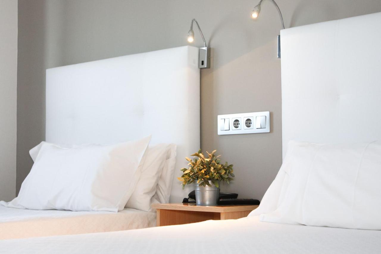 Hospedium Hotel Castilla Torrijos Bagian luar foto